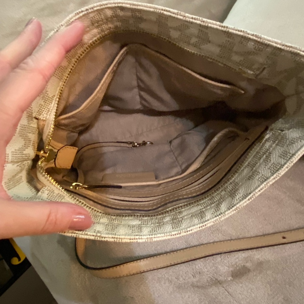 Michael Kors Crossbody - Picture 2 of 5